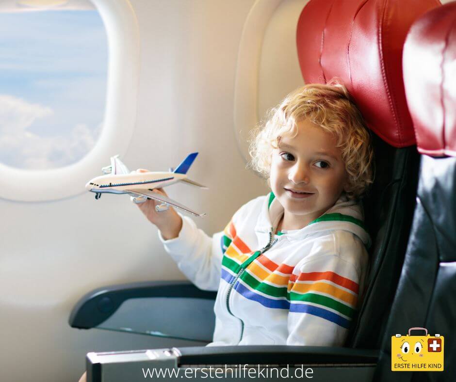 Fliegen mit Baby und Kind: Worauf achten? - Erste Hilfe Kind